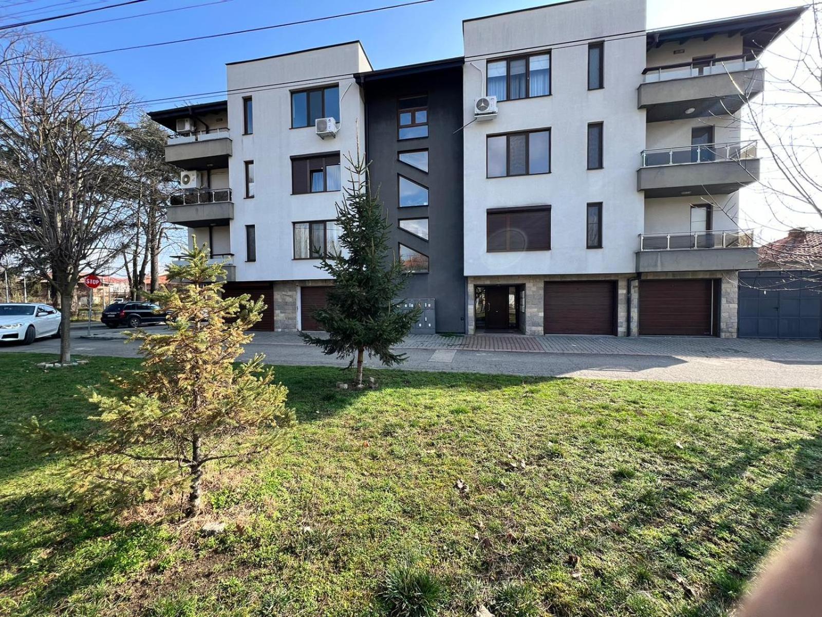 Kazanlak Large Guest House Apartment Near The Center With Full Kitchen & Dining Room, King Beds, Garden Patio, Free Parking & Self Check-In Exteriér fotografie