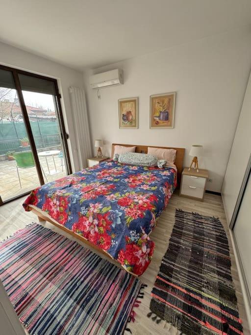 Kazanlak Large Guest House Apartment Near The Center With Full Kitchen & Dining Room, King Beds, Garden Patio, Free Parking & Self Check-In Exteriér fotografie
