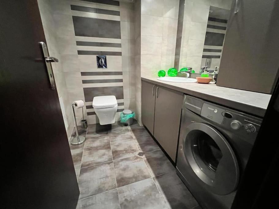 Kazanlak Large Guest House Apartment Near The Center With Full Kitchen & Dining Room, King Beds, Garden Patio, Free Parking & Self Check-In Exteriér fotografie