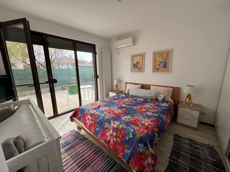 Kazanlak Large Guest House Apartment Near The Center With Full Kitchen & Dining Room, King Beds, Garden Patio, Free Parking & Self Check-In Exteriér fotografie