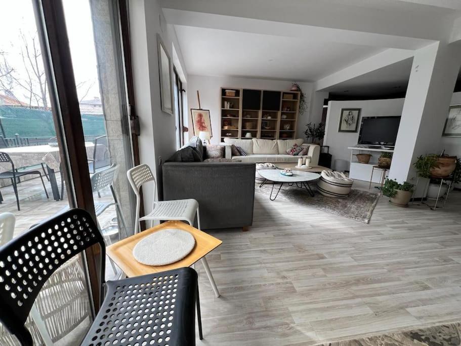 Kazanlak Large Guest House Apartment Near The Center With Full Kitchen & Dining Room, King Beds, Garden Patio, Free Parking & Self Check-In Exteriér fotografie